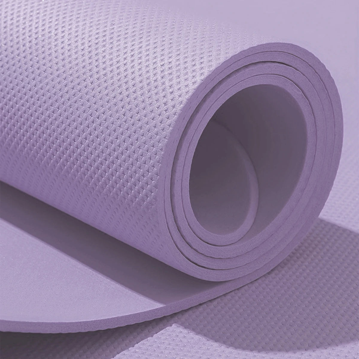 Flexibel trainieren – egal wo du bist, ob zu Hause, im Park oder unterwegs – diese faltbare Yogamatte passt sich deinem Lifestyle an. Leicht, kompakt und schnell verstaut, begleitet sie dich überall hin.
